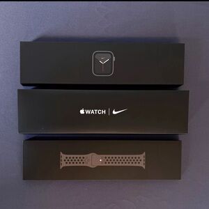 Nike SE Apple Watch